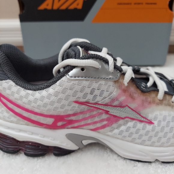 NIB. WOMEN'S AVIA RUNNING SGR 2. SIZE 6. Medium width - Picture 11 of 16
